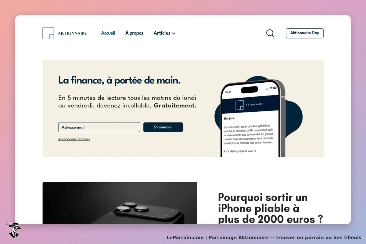 Aktionnaire : page d'accueil avec un formulaire d'abonnement et un smartphone affichant un article
