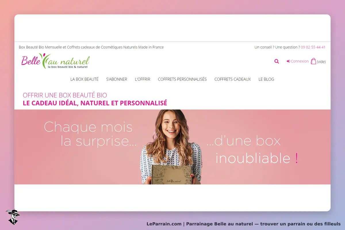 Belle au naturel : page d'accueil présentant une femme souriante tenant une box cadeau
