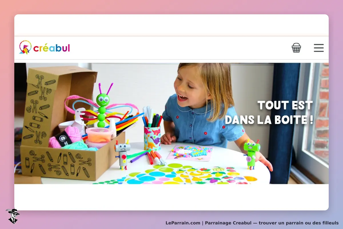 Creabul : une enfant s'amuse avec des fournitures créatives sur une table