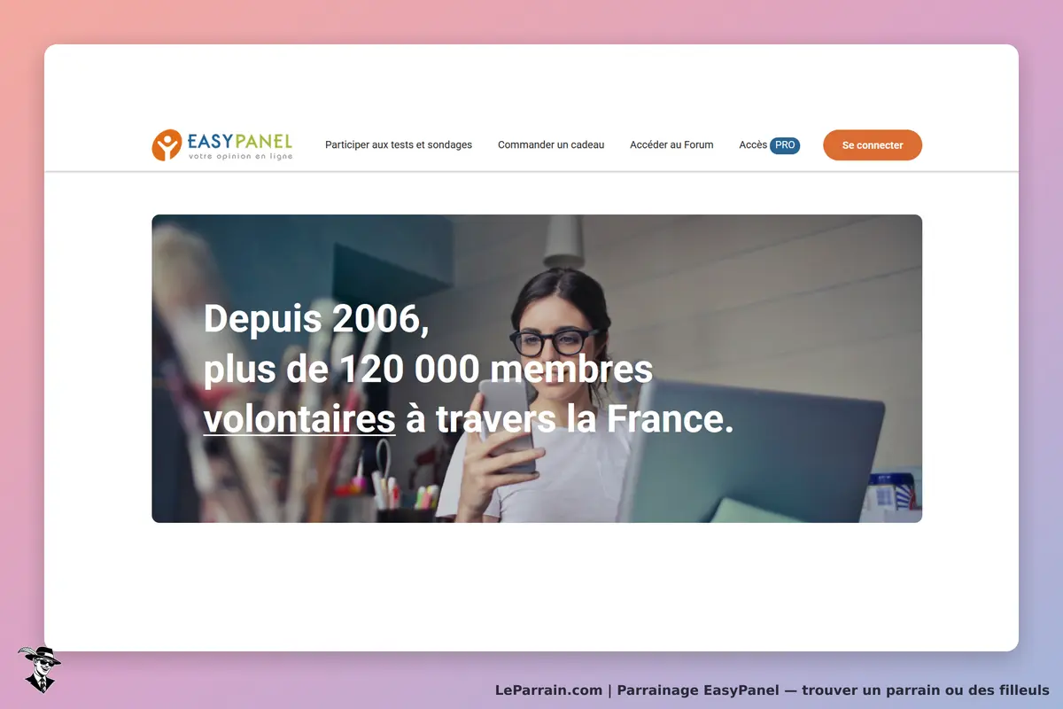 EasyPanel : page d'accueil avec un message sur les membres et une personne utilisant un smartphone