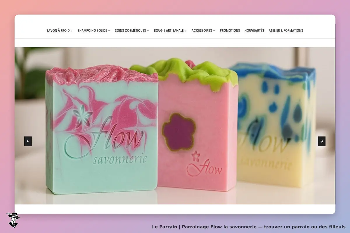 Flow la savonnerie : flow : trois savons colorés avec des motifs, présentés sur un fond clair