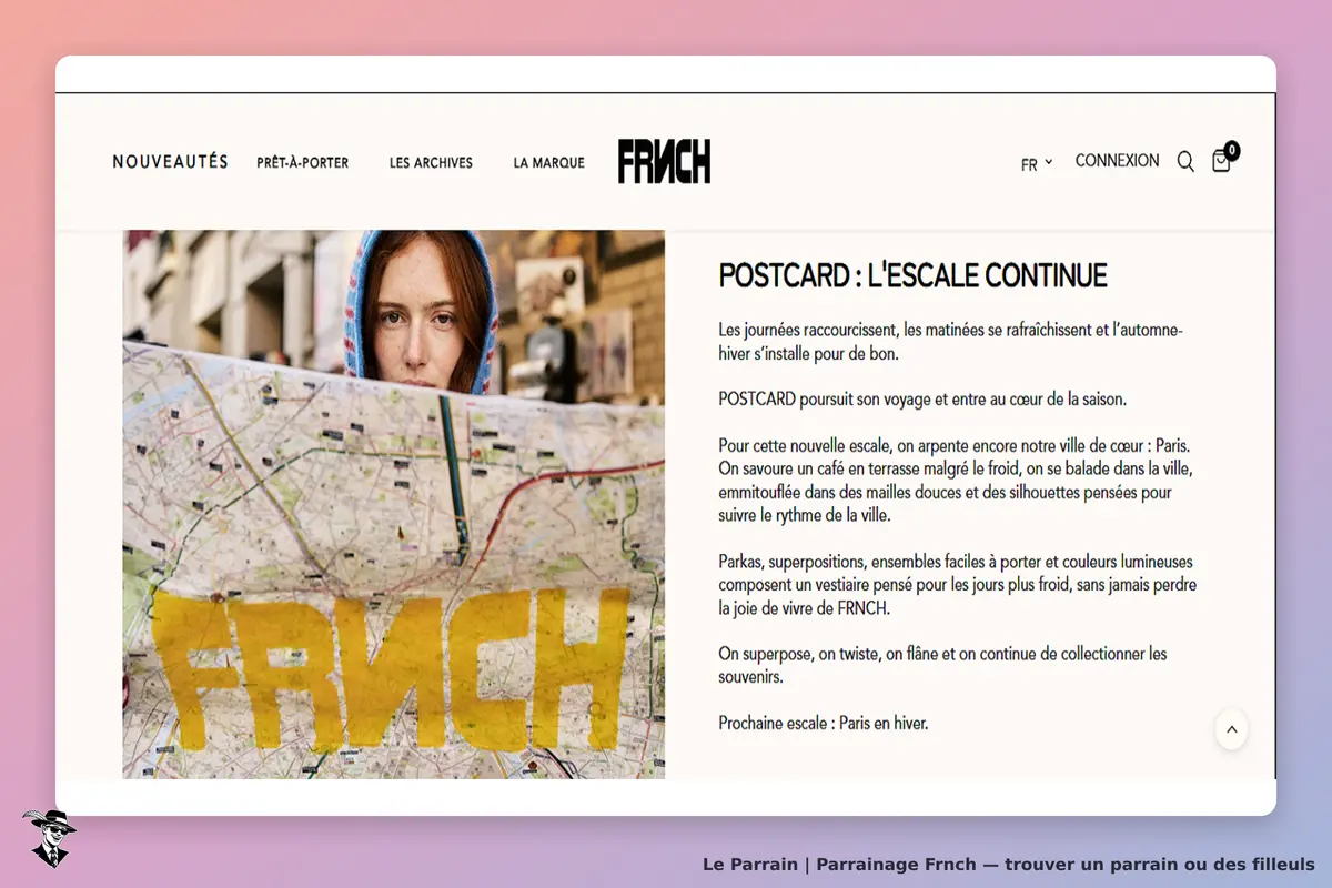 Frnch : une jeune femme tient une carte avec le mot "FRNCH" en grand, sur fond de rue parisienne