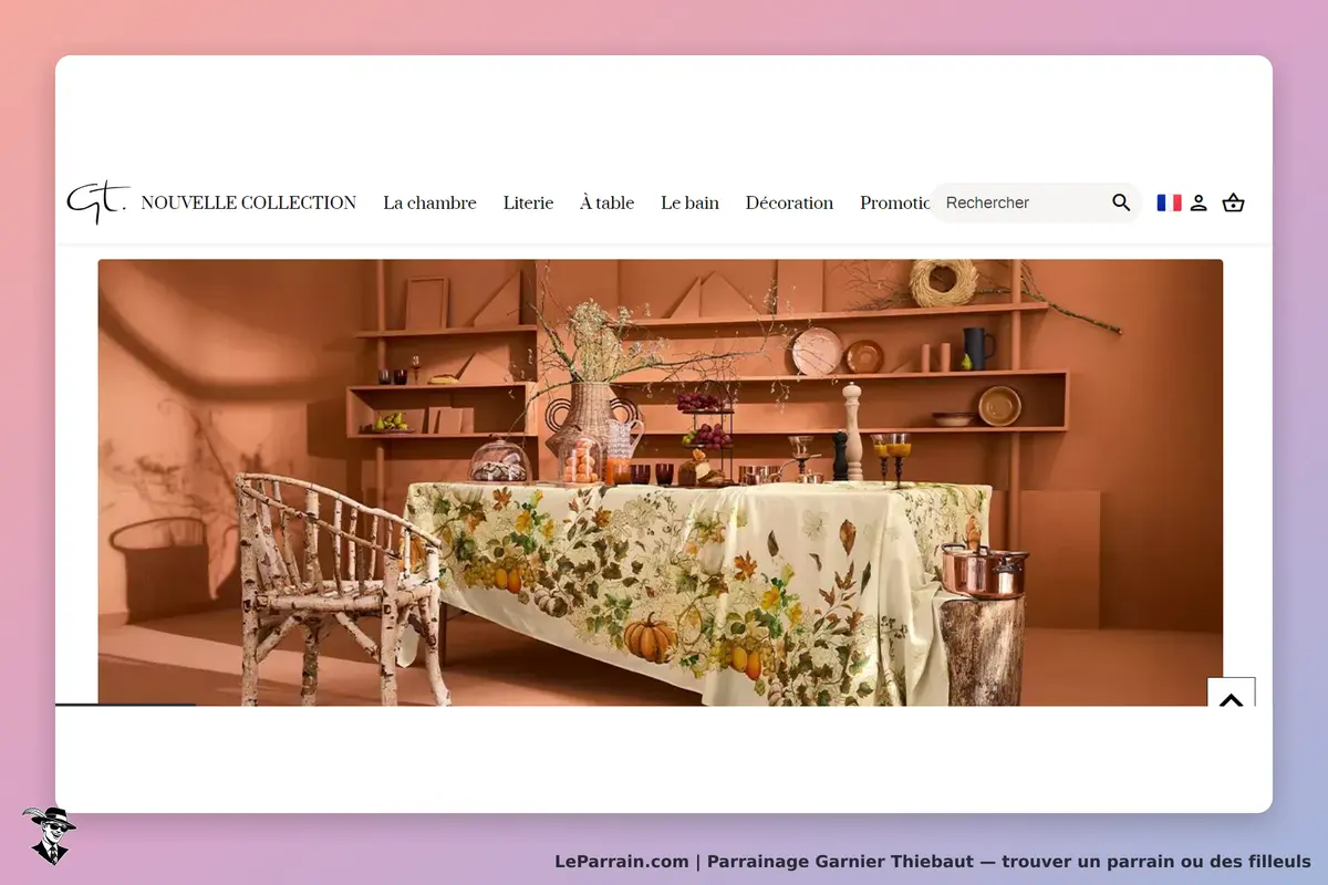 Garnier Thiebaut : mise en scène d'une table décorée avec une nappe florale et des accessoires