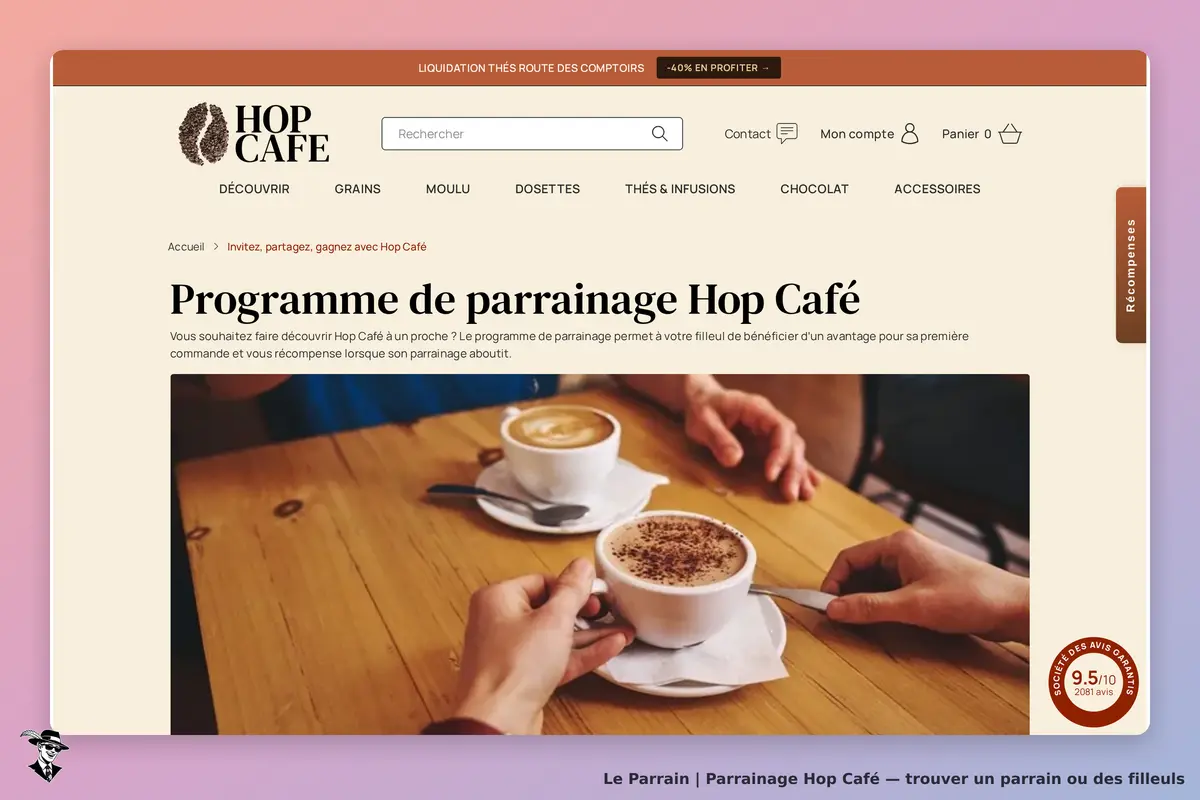 Hop Café : programme de parrainage avec deux tasses de café sur une table en bois
