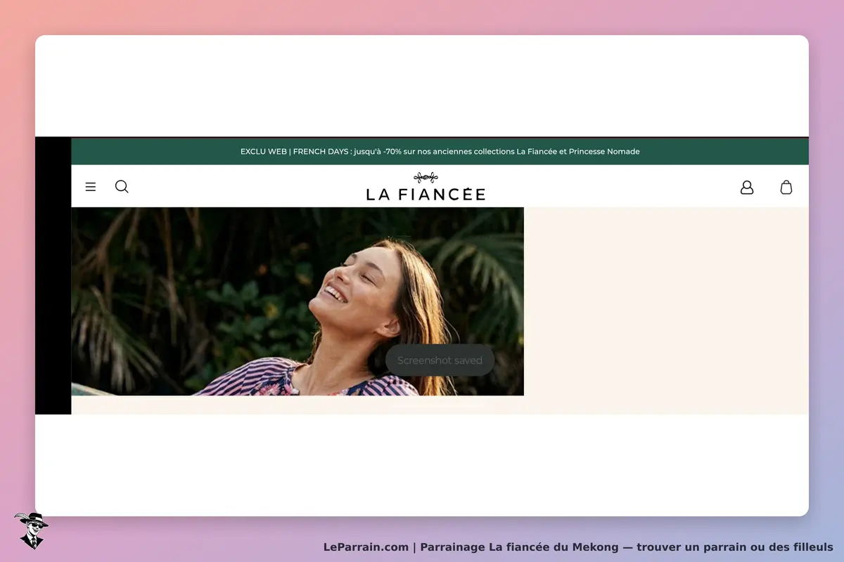 La fiancée du Mekong : la Fiancée : femme souriante avec un haut rayé, fond de plantes vertes en