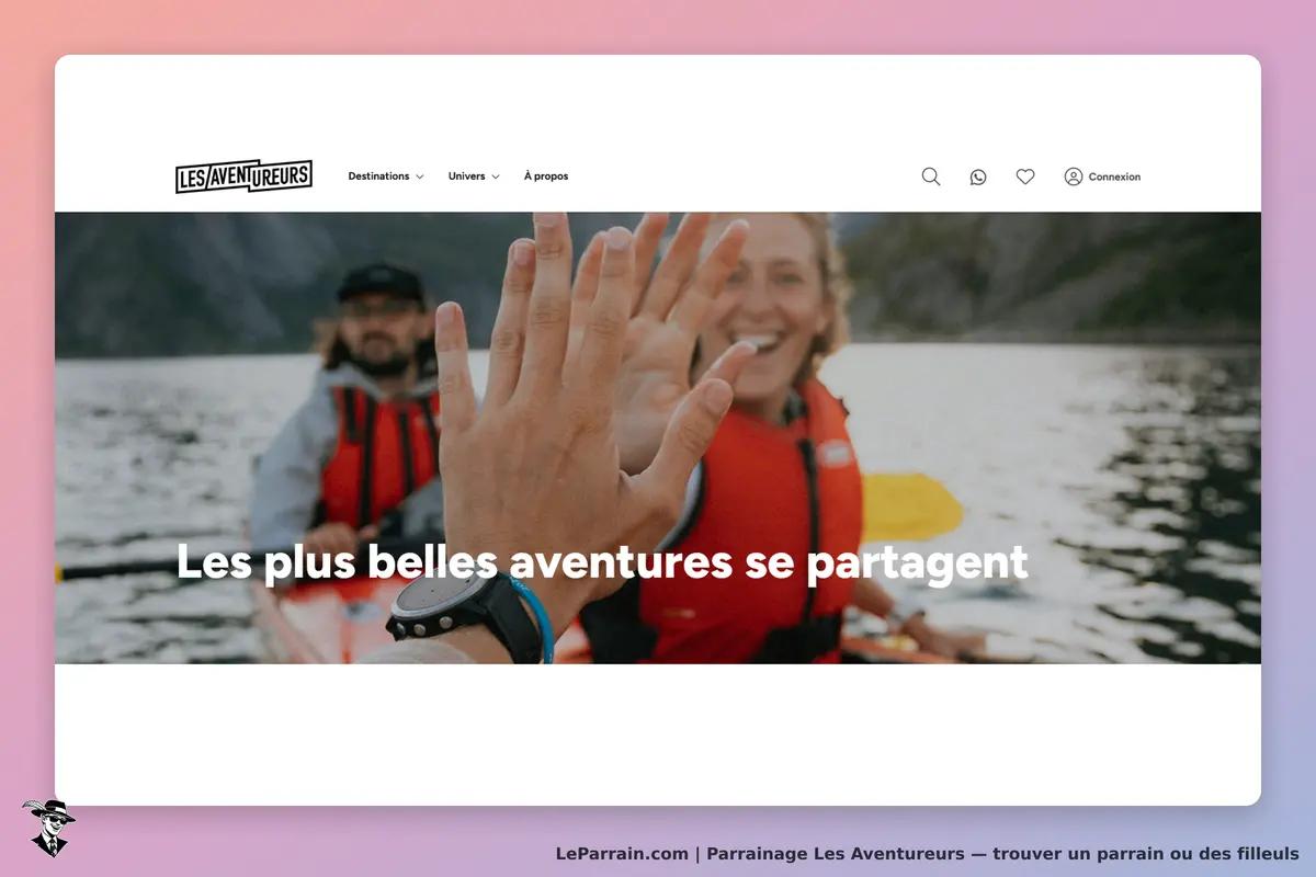 Les Aventureurs : deux personnes en kayak se saluent, avec un paysage naturel en arrière-plan