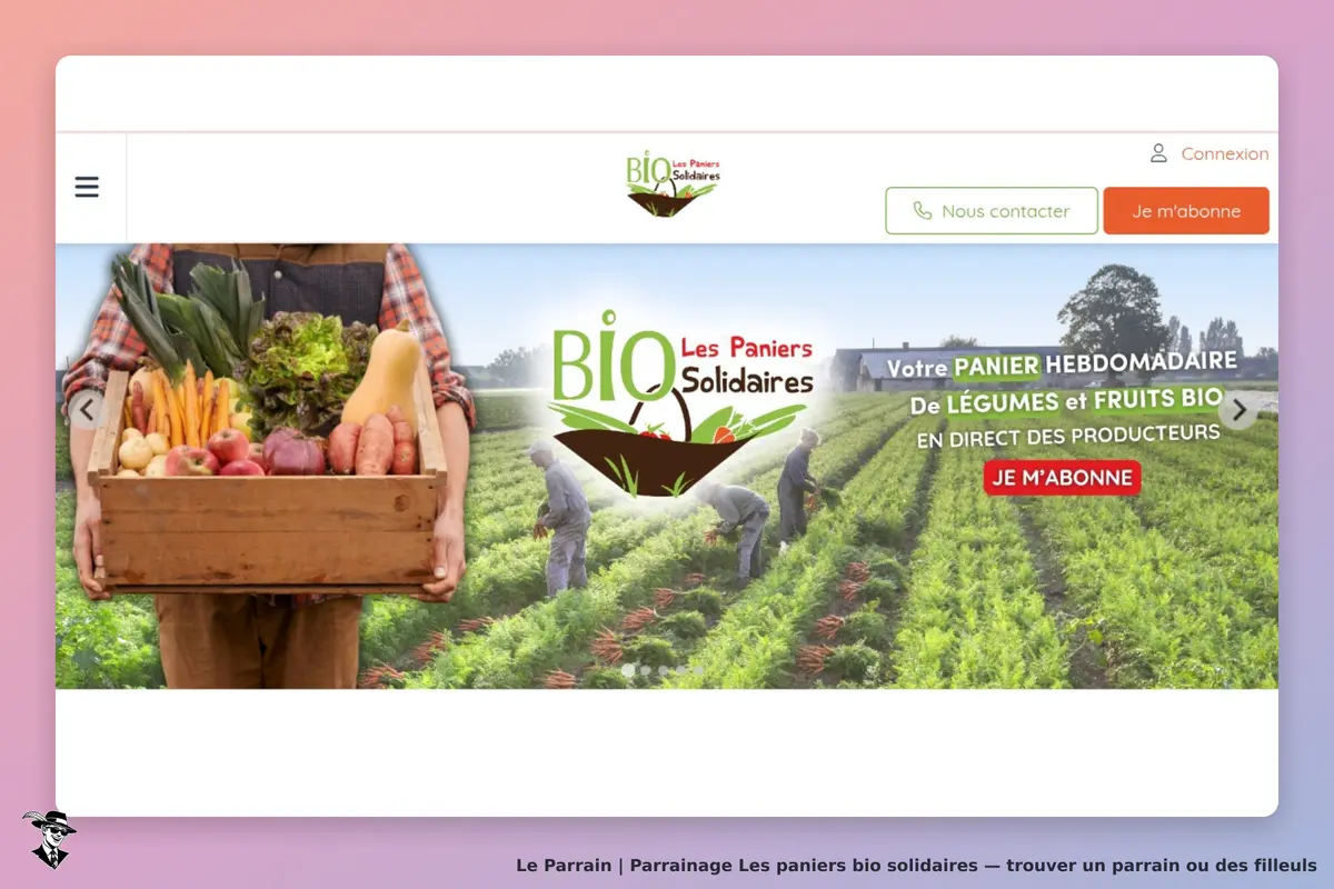 Les paniers bio solidaires : les Paniers Solidaires : un homme tient un panier en bois rempli de