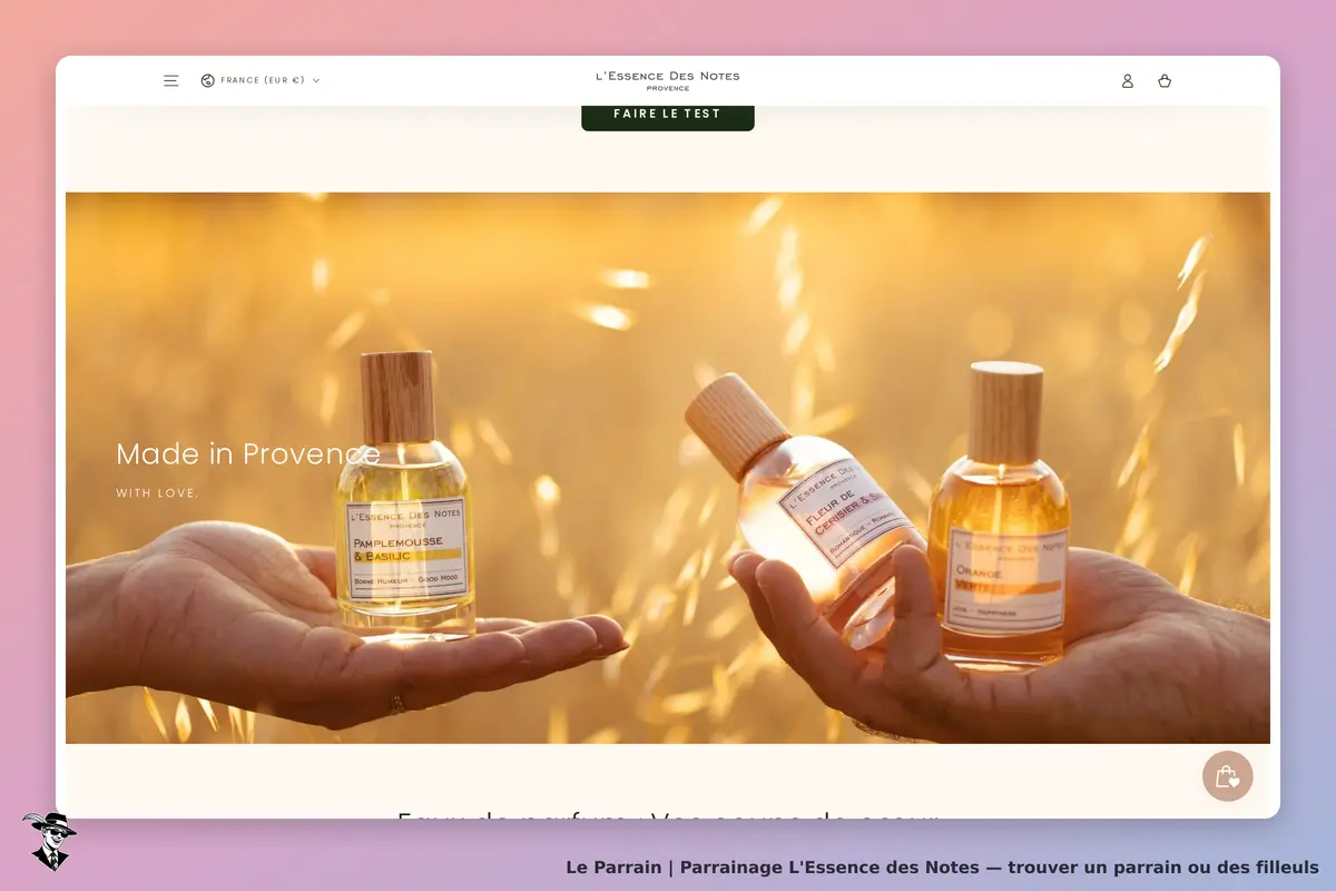 L'Essence des Notes : trois flacons de parfum présentés dans des mains, avec un fond doré