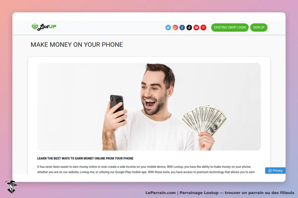 Lootup : un homme souriant tient un téléphone et des billets de banque sur fond blanc