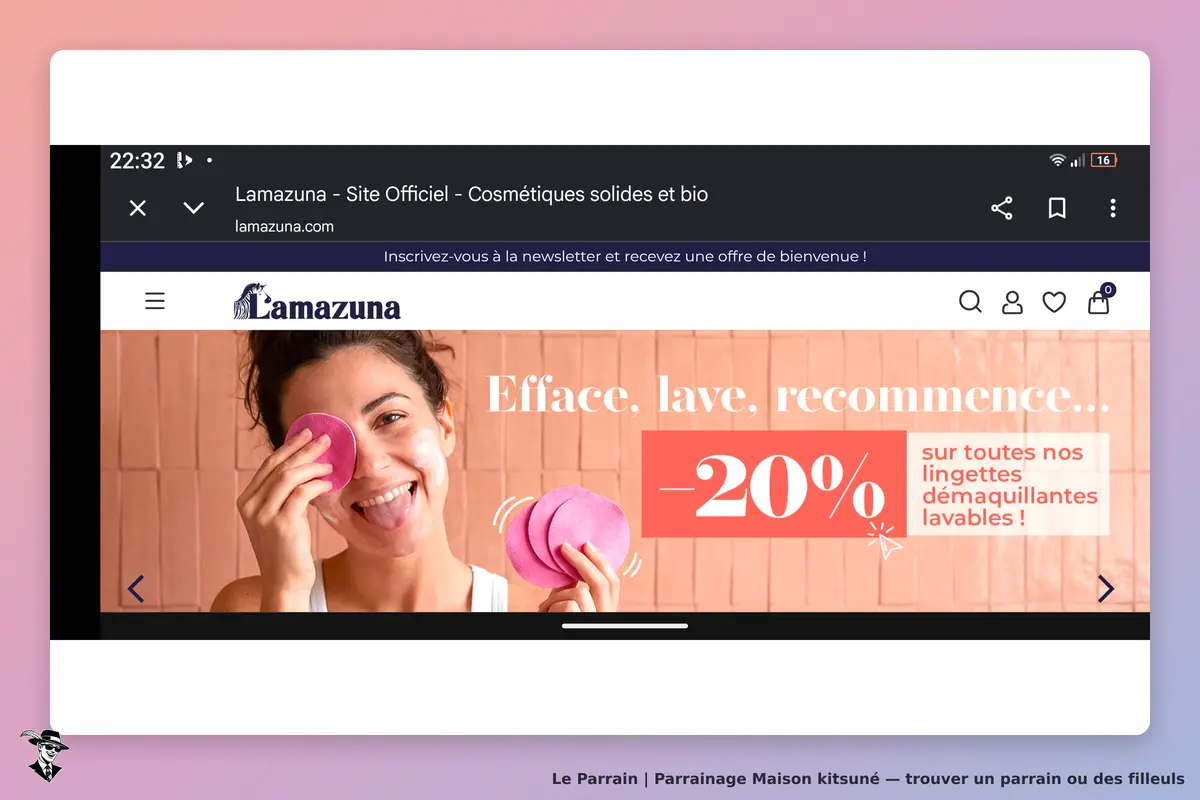 Maison kitsuné : lamazuna : femme souriante utilisant une lingette démaquillante sur fond rose