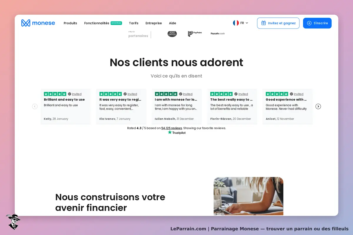 Monese : avis clients avec étoiles et commentaires sur la page d'accueil, section témoignages