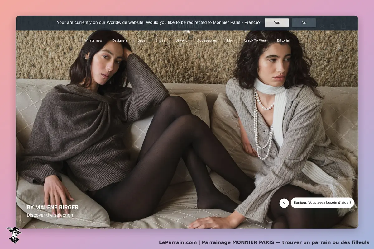 MONNIER PARIS : deux modèles posent sur un canapé, vêtus de pulls et accessoires élégants