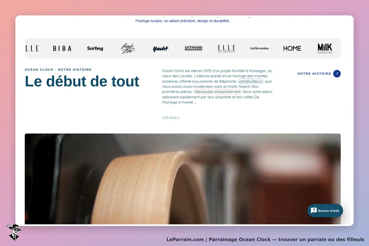 Vue d'une horloge artisanale en bois sur le site Ocean Clock, évoquant l'authenticité.