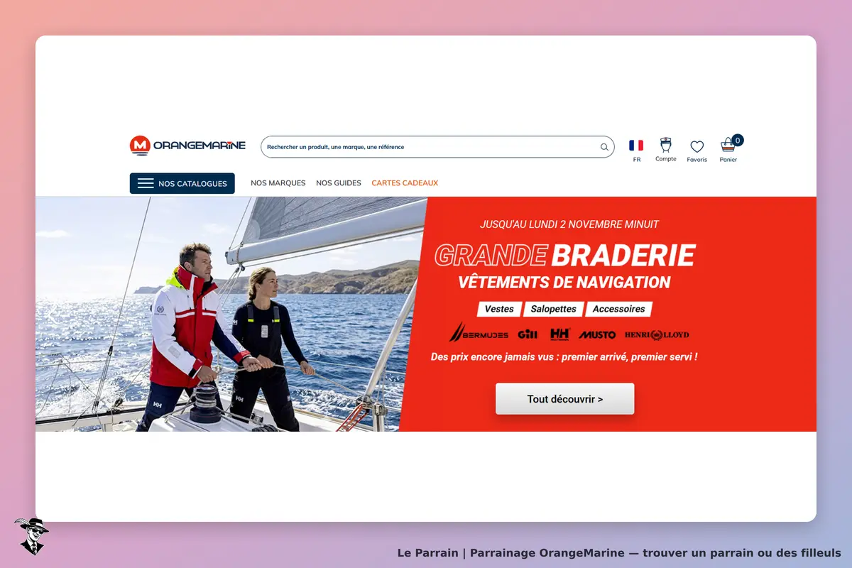 OrangeMarine : deux personnes naviguant sur un voilier, avec une promotion en arrière-plan