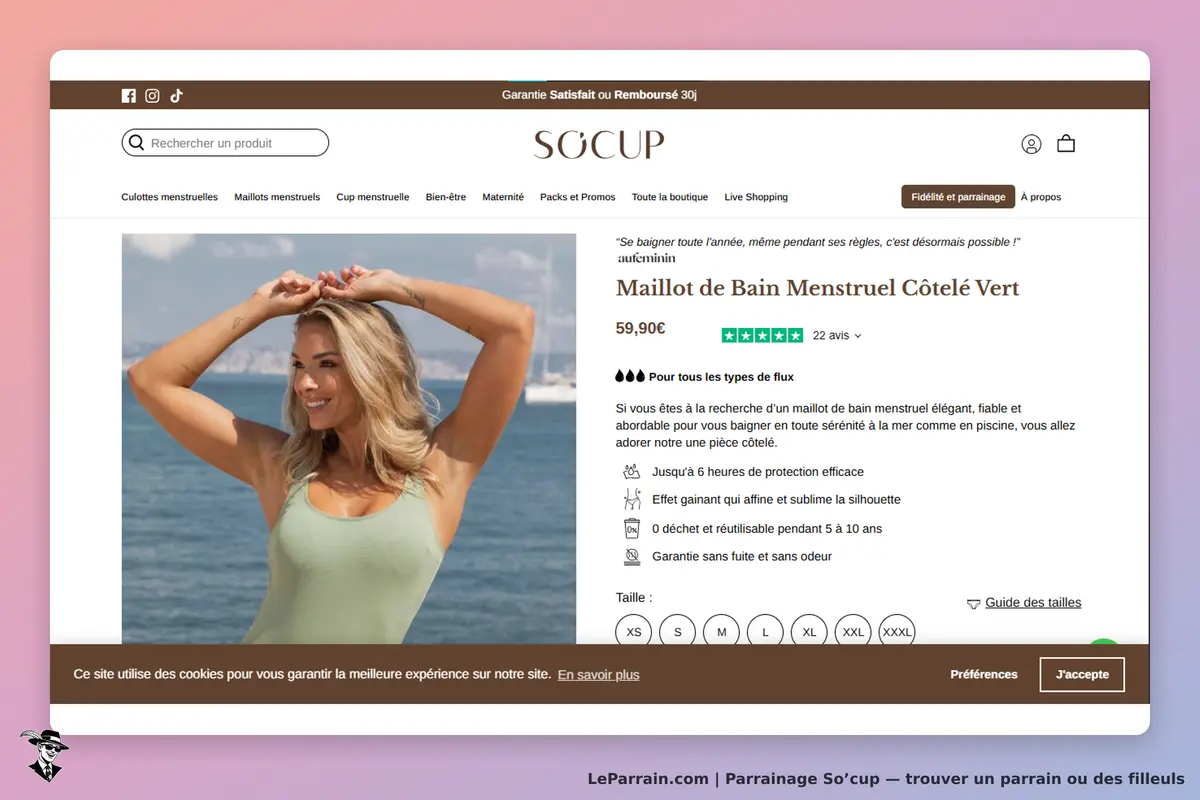 So’cup : maillot de bain menstruel côtelé vert présenté avec une femme au bord de la mer