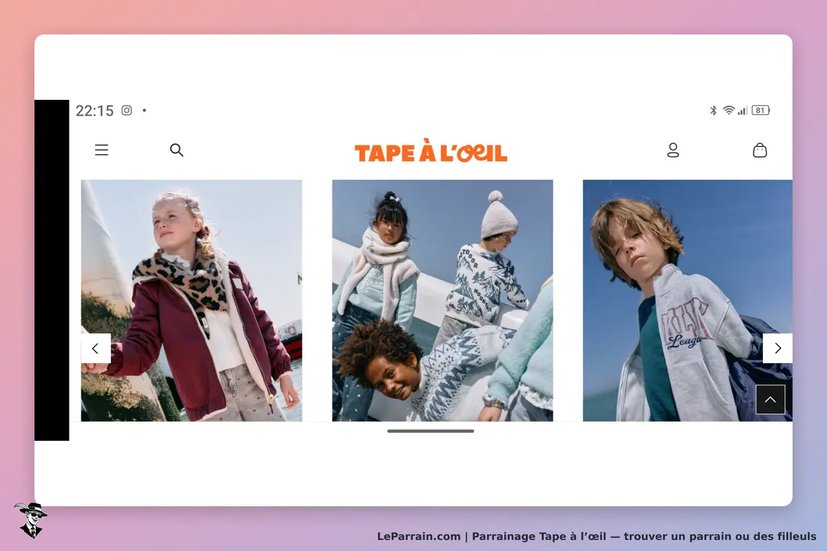 Tape à l’œil : tape à l'œil : quatre enfants portant des vêtements d'extérieur colorés sur fond de