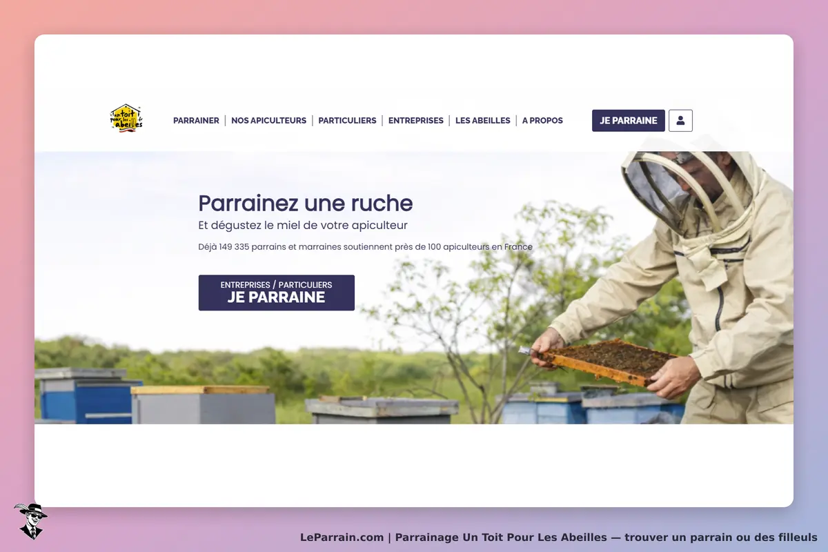 Un Toit Pour Les Abeilles : apiculteur manipulant une ruche en extérieur, avec plusieurs ruches